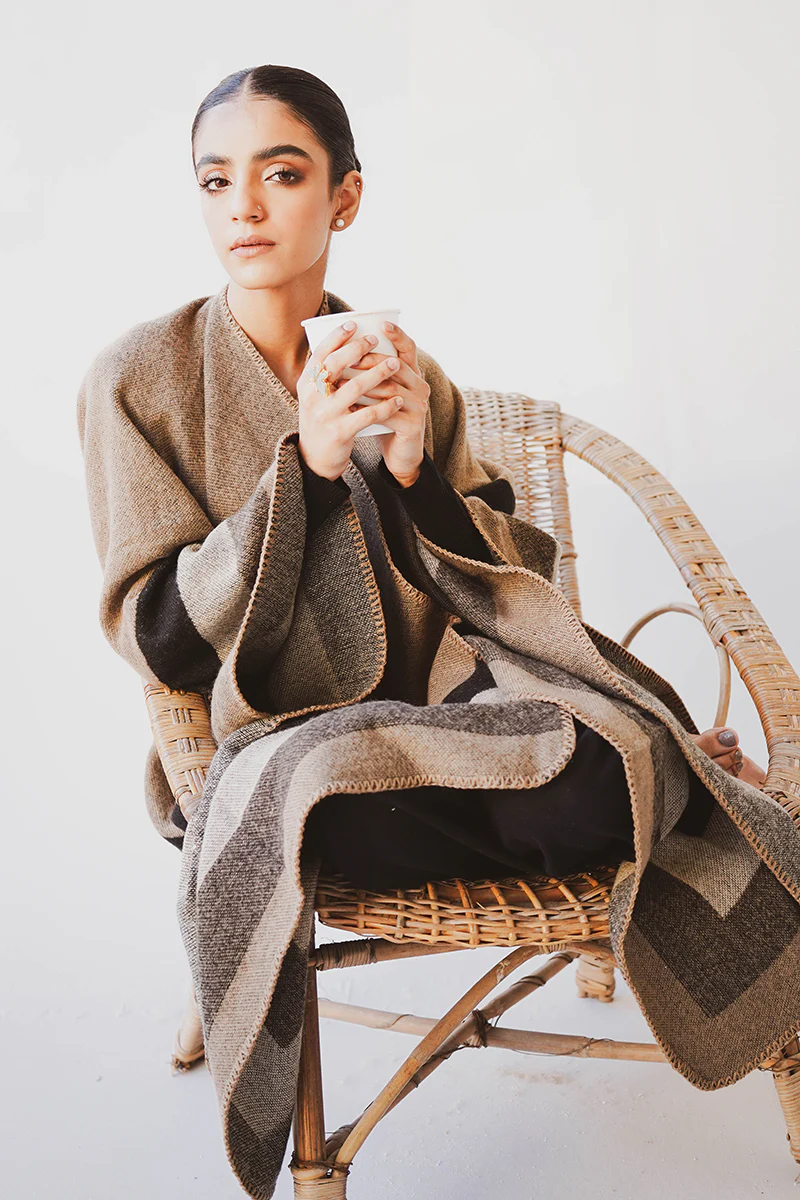 BELLA CAPE SHAWL - Image 3
