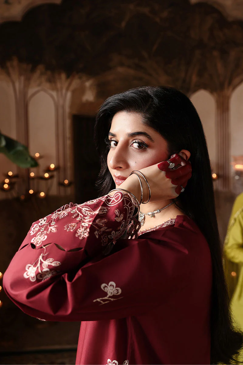 CRIMSON DRAPE-3PC EMBROIDERED LAWN SUIT - Image 5