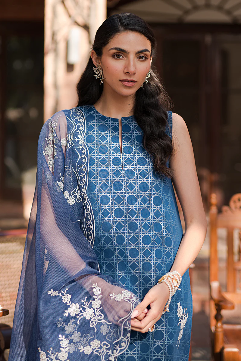 ANTIQUE ROYAL-3 PIECE EMBROIDERED LAWN SUIT - Image 4