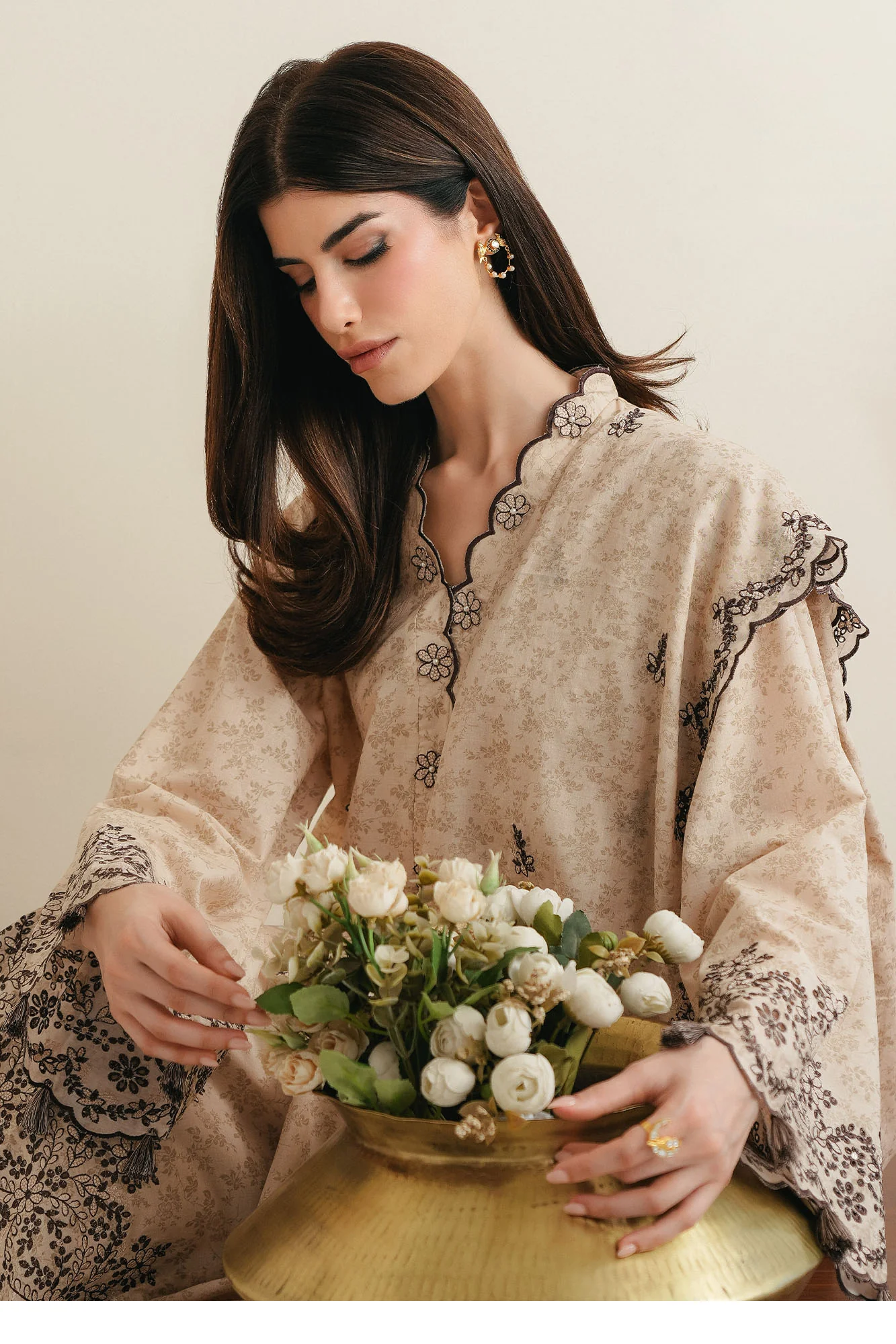 IVORY NOIR-3PC EMBROIDERED LAWN SUIT - Image 2