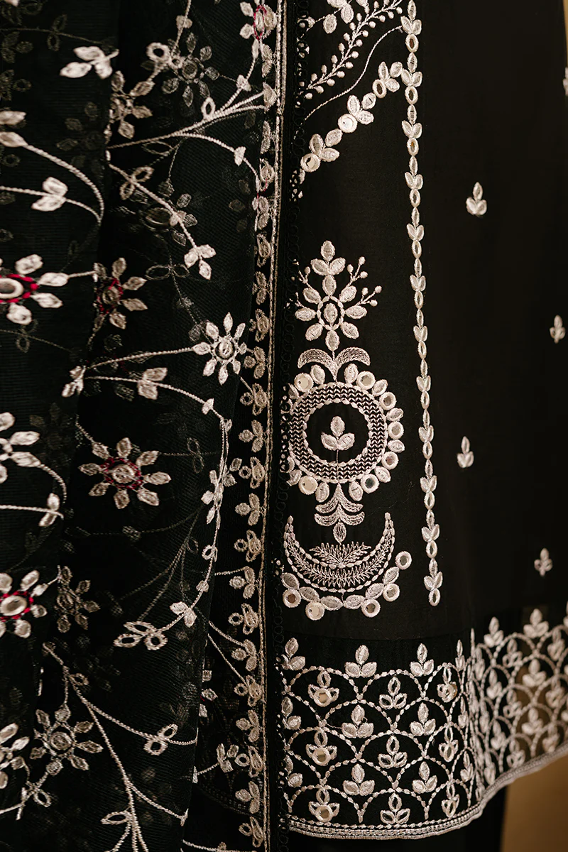 NOIR ORNATE-3 PIECE EMBROIDERED LAWN SUIT - Image 3